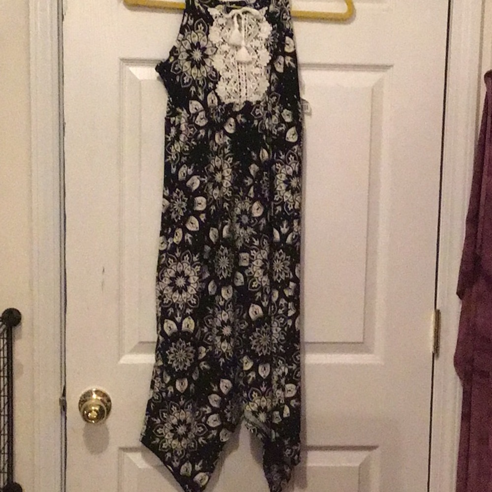 One step up black and white shark bite dress Sz M